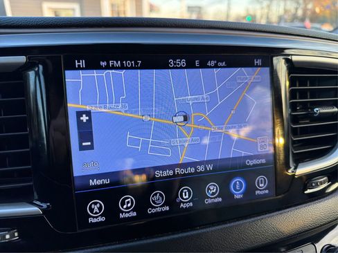 Used 2017 Chrysler Pacifica Touring-L w/ Tire & Wheel Group image 27