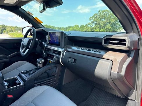 Used 2024 Toyota Tacoma SR5 w/ SR5 Upgrade Package AWD/4WD image 24
