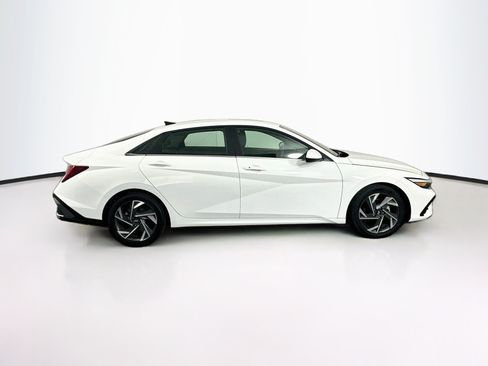 Used 2025 Hyundai Elantra SEL FWD image 10
