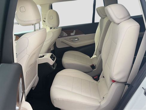 Used 2024 Mercedes-Benz GLS 450 4MATIC image 14