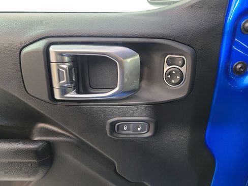 Used 2025 Jeep Wrangler Unlimited Rubicon w/ Safety Group AWD/4WD image 16