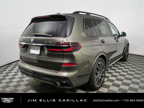 Used 2025 BMW X7 xDrive40i w/ M Sport Package AWD/4WD image 3