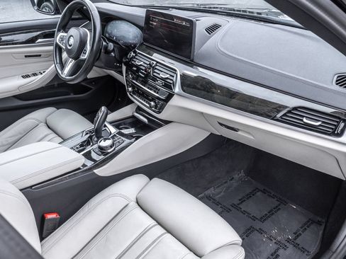 Used 2023 BMW M550i xDrive w/ Executive Package AWD/4WD image 32