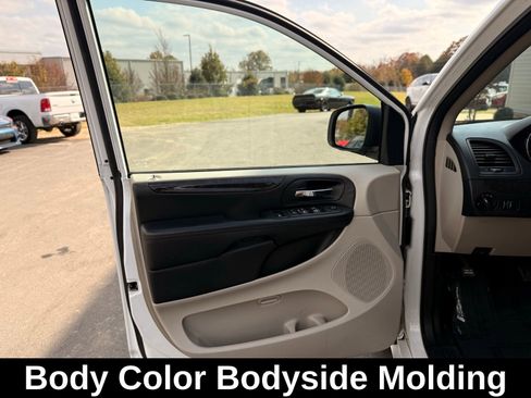 Used 2016 Dodge Grand Caravan SE w/ Quick Order Package 29E SE image 12