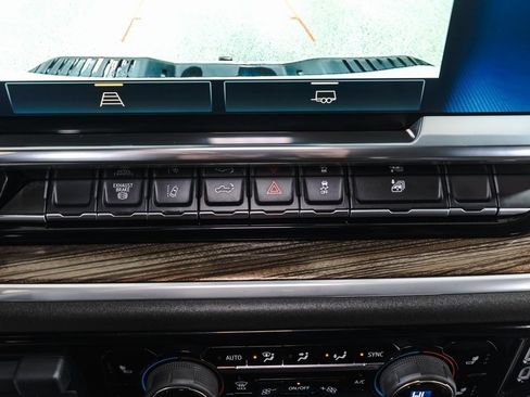 Used 2025 Chevrolet Silverado 2500 LT image 16