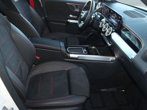 Used 2025 Mercedes-Benz GLB 35 AMG 4MATIC image 33