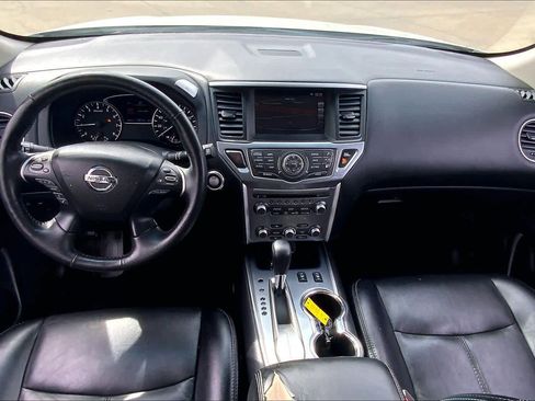 Used 2019 Nissan Pathfinder SL image 16