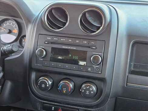 Used 2015 Jeep Patriot Sport w/ Power Value Group AWD/4WD image 18