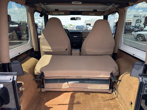Used 2001 Jeep Wrangler Sahara AWD/4WD image 10