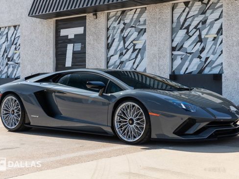Used 2018 Lamborghini Aventador S image 22