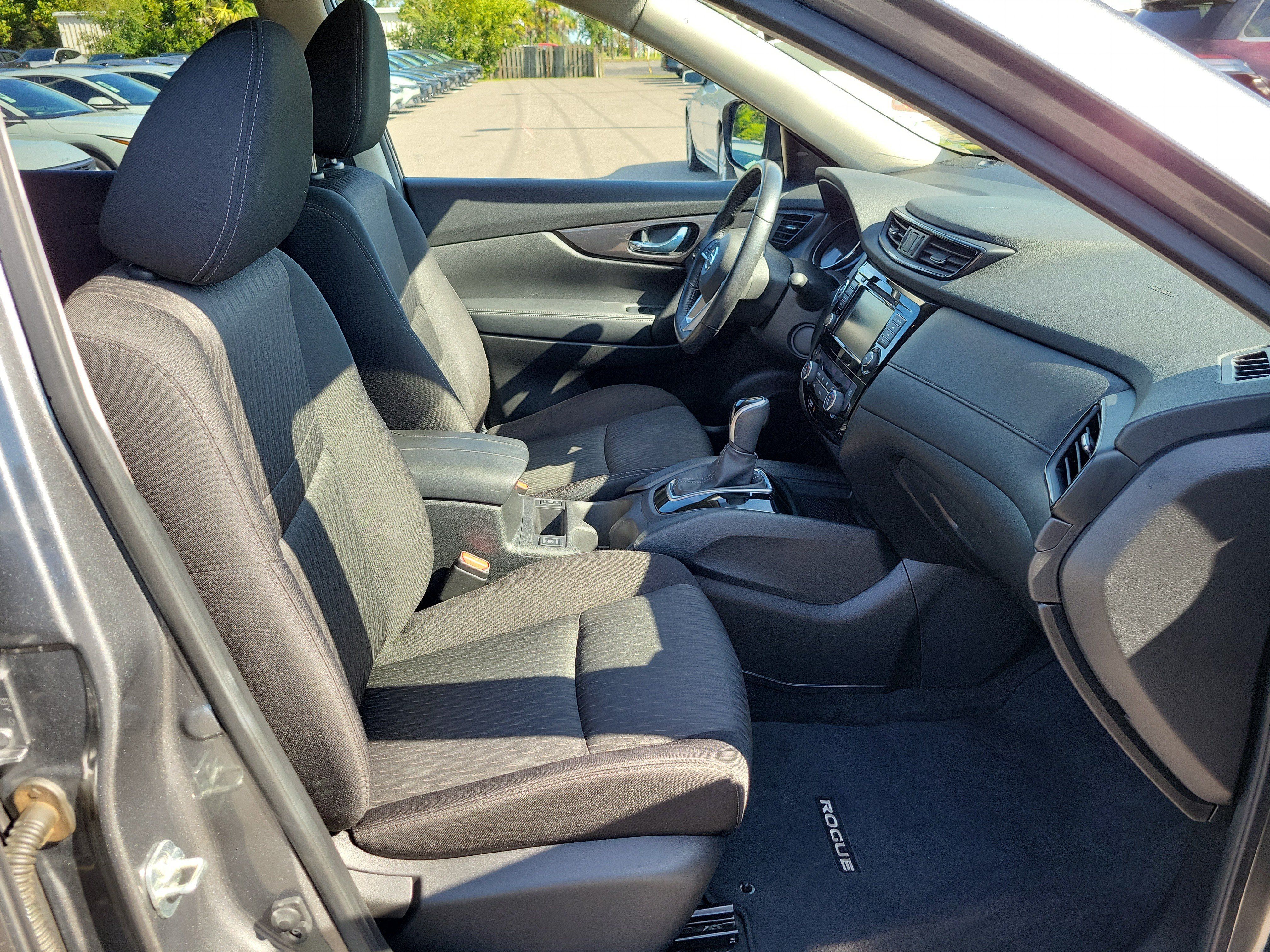 Used 2019 Nissan Rogue SV AWD/4WD image 7
