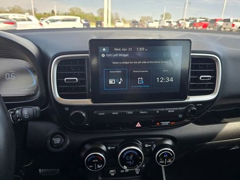 Used 2025 Hyundai Venue SEL FWD image 30