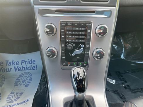 Used 2017 Volvo XC60 T6 Dynamic w/ Advanced Package image 34