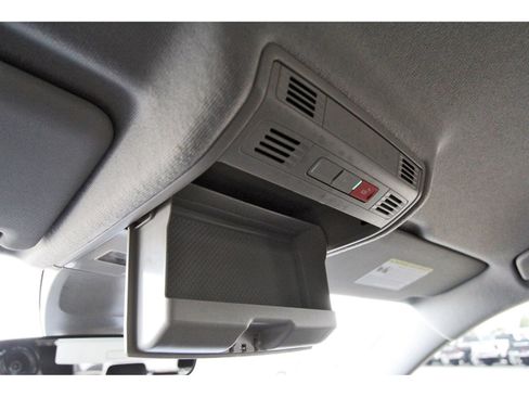 Used 2023 Volkswagen Tiguan SE image 25