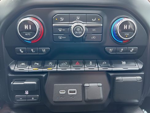 Used 2019 Chevrolet Silverado 1500 High Country w/ Technology Package image 15