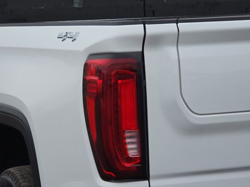 Used 2024 GMC Sierra 1500 SLT image 46
