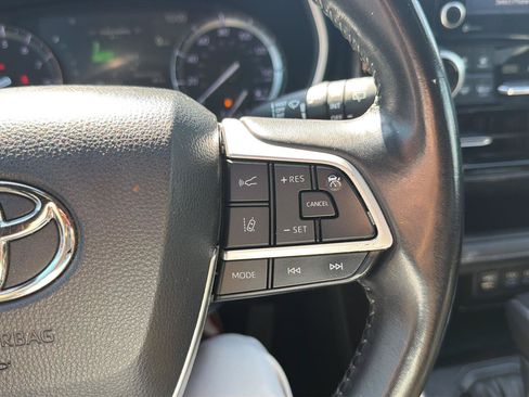 Used 2022 Toyota Highlander XSE FWD image 30