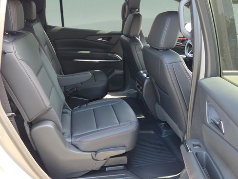 New 2026 Chevrolet Traverse Z71 w/ LPO, Floor Liner Package AWD/4WD image 14