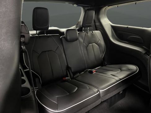 New 2026 Chrysler Pacifica Limited w/ Uconnect Theater Family Group image 33