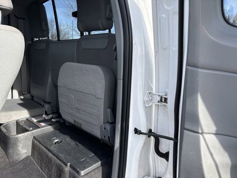Used 2013 Toyota Tacoma 4x4 Access Cab V6 w/ SR5 Pkg image 25