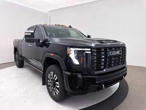 Used 2024 GMC Sierra 3500 Denali Ultimate AWD/4WD image 14