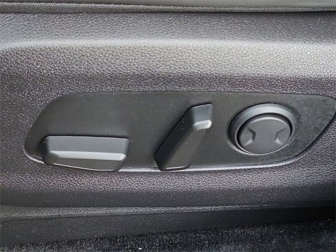 Used 2024 Kia Carnival LX image 26