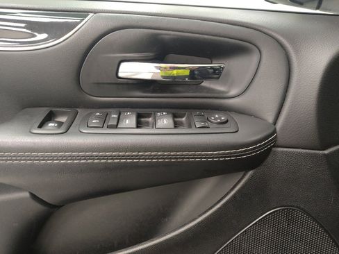 Used 2016 Dodge Grand Caravan SXT FWD image 27