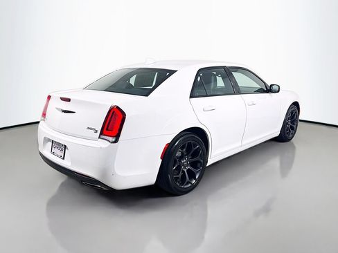 Used 2019 Chrysler 300 S RWD image 7
