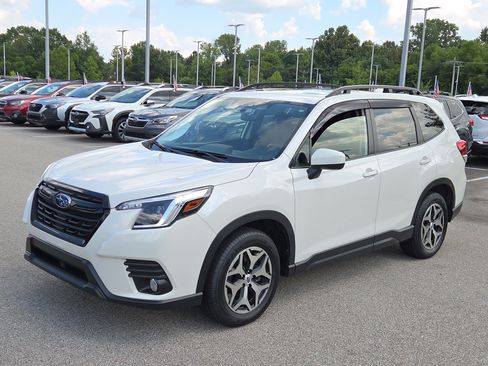 Used 2023 Subaru Forester Premium AWD/4WD image 7