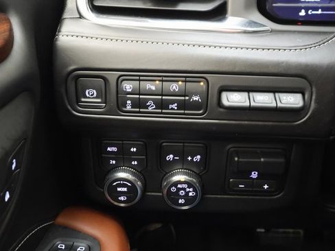 Certified 2023 GMC Yukon Denali Ultimate image 20