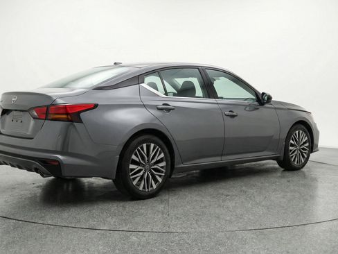 Used 2025 Nissan Altima 2.5 SV image 9