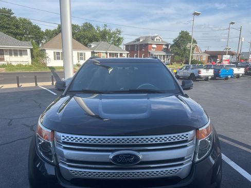 Used 2015 Ford Explorer XLT w/ Equipment Group 202A FWD image 2