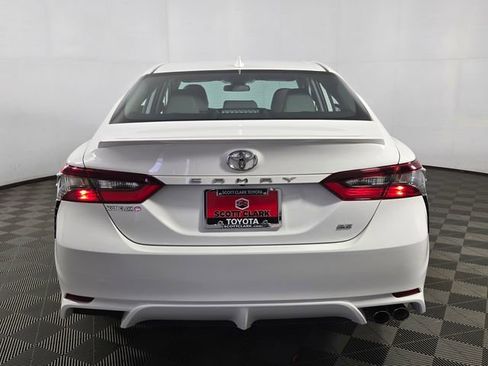 Used 2022 Toyota Camry SE FWD image 8