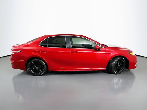 Used 2020 Toyota Camry SE image 8