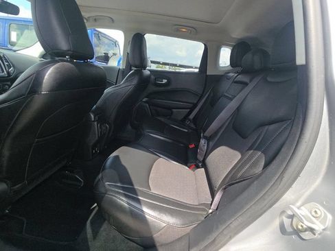 Used 2019 Jeep Compass Latitude AWD/4WD image 11