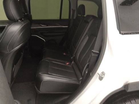 Used 2022 Jeep Grand Cherokee Limited 4xe image 18