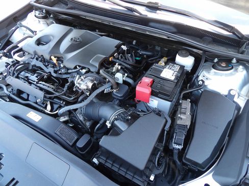 Used 2021 Toyota Camry SE FWD image 23