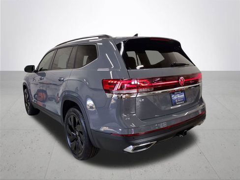 New 2026 Volkswagen Atlas SE image 11