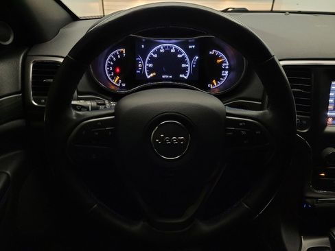 Used 2019 Jeep Grand Cherokee Laredo image 22