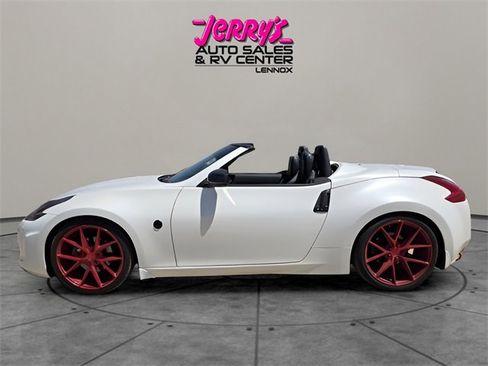 Used 2016 Nissan 370Z Touring image 3
