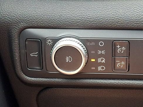 Certified 2022 Ford Explorer XLT w/ Equipment Group 202A AWD/4WD image 26