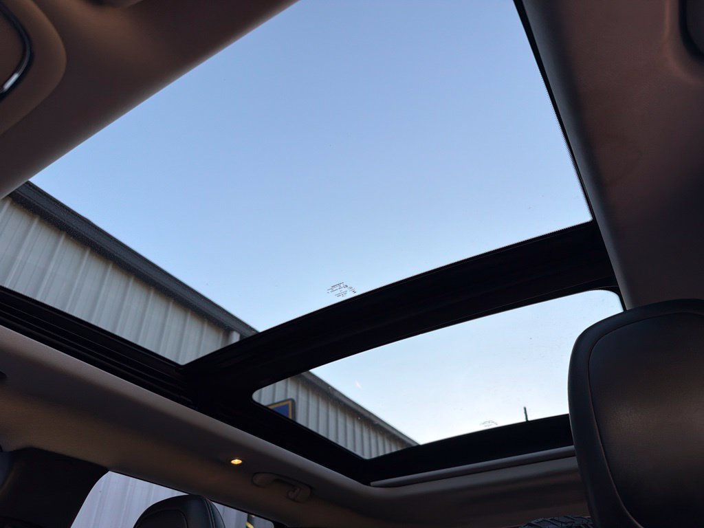 Used 2019 Jeep Cherokee Trailhawk AWD/4WD image 10