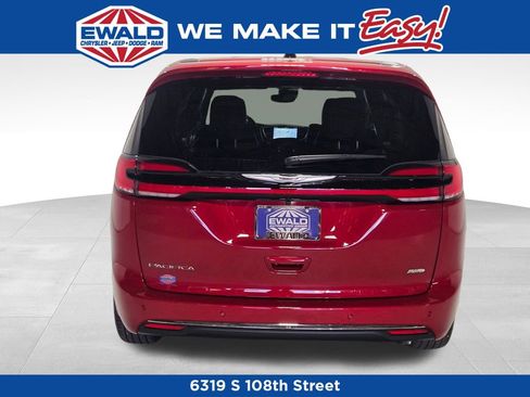 New 2026 Chrysler Pacifica Select image 17