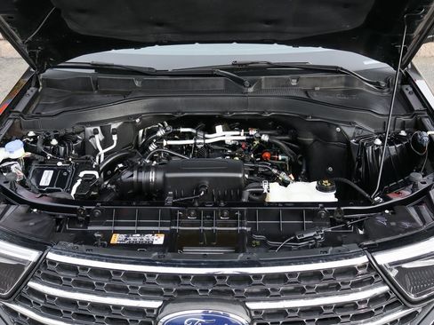 Used 2023 Ford Explorer XLT w/ Class IV Trailer Tow Package image 12