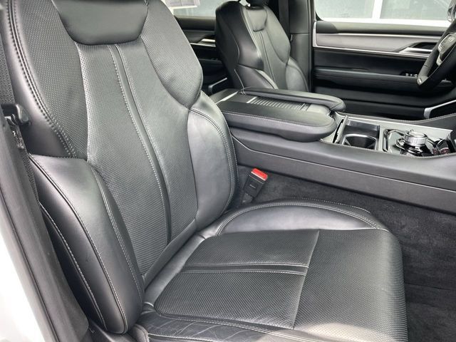 Used 2025 Jeep Wagoneer 4WD image 25