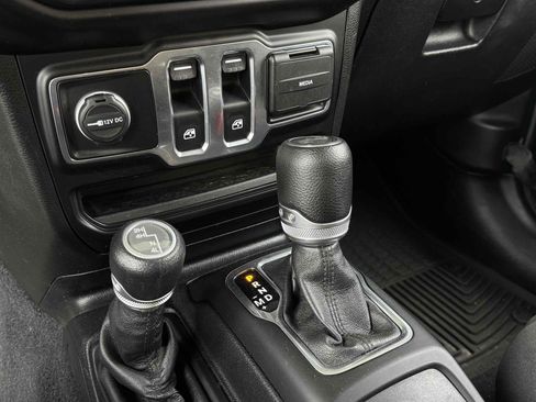 Used 2020 Jeep Wrangler Sport AWD/4WD image 21