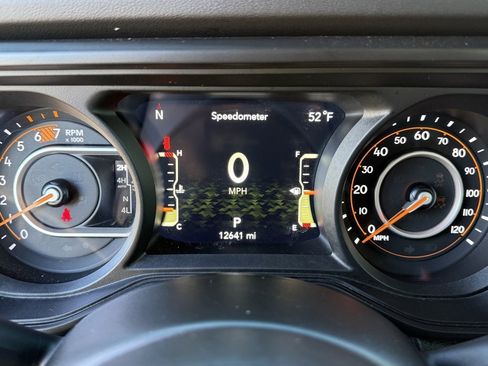 Used 2024 Jeep Wrangler Unlimited Rubicon image 36