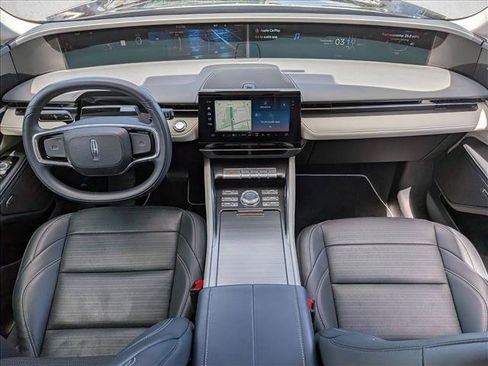 Used 2025 Lincoln Nautilus Reserve AWD/4WD image 15
