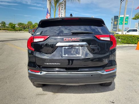 Used 2023 GMC Terrain SLT w/ Tech Package FWD image 6