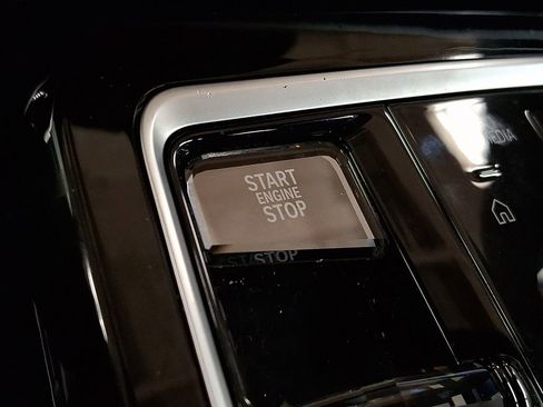 Certified 2023 BMW 760i xDrive image 17